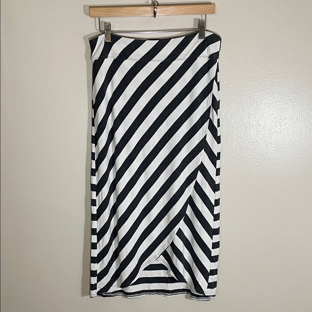 EUC Athleta Diagonal Striped  Skirt - Grey and White